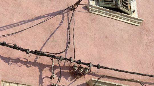 Comment vérifier l’état de votre installation électrique ?