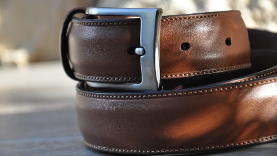 Pourquoi et comment choisir une ceinture artisanale en cuir pour homme ?